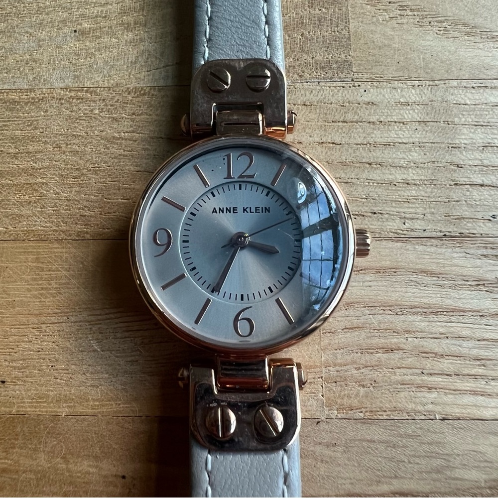 Anne Klein ladies gold tone gray dial leather dress watch NEW BATTERY